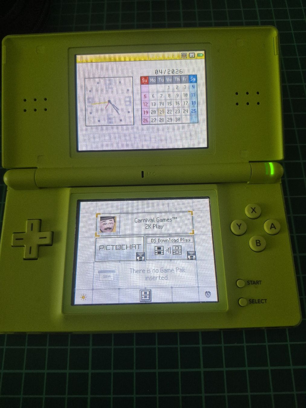 Nintendo Konsolen: Nintendo DS Lime Green - Includes Game, Charger and Case! – Gebraucht aus Meyrin von Retro-GZ 1