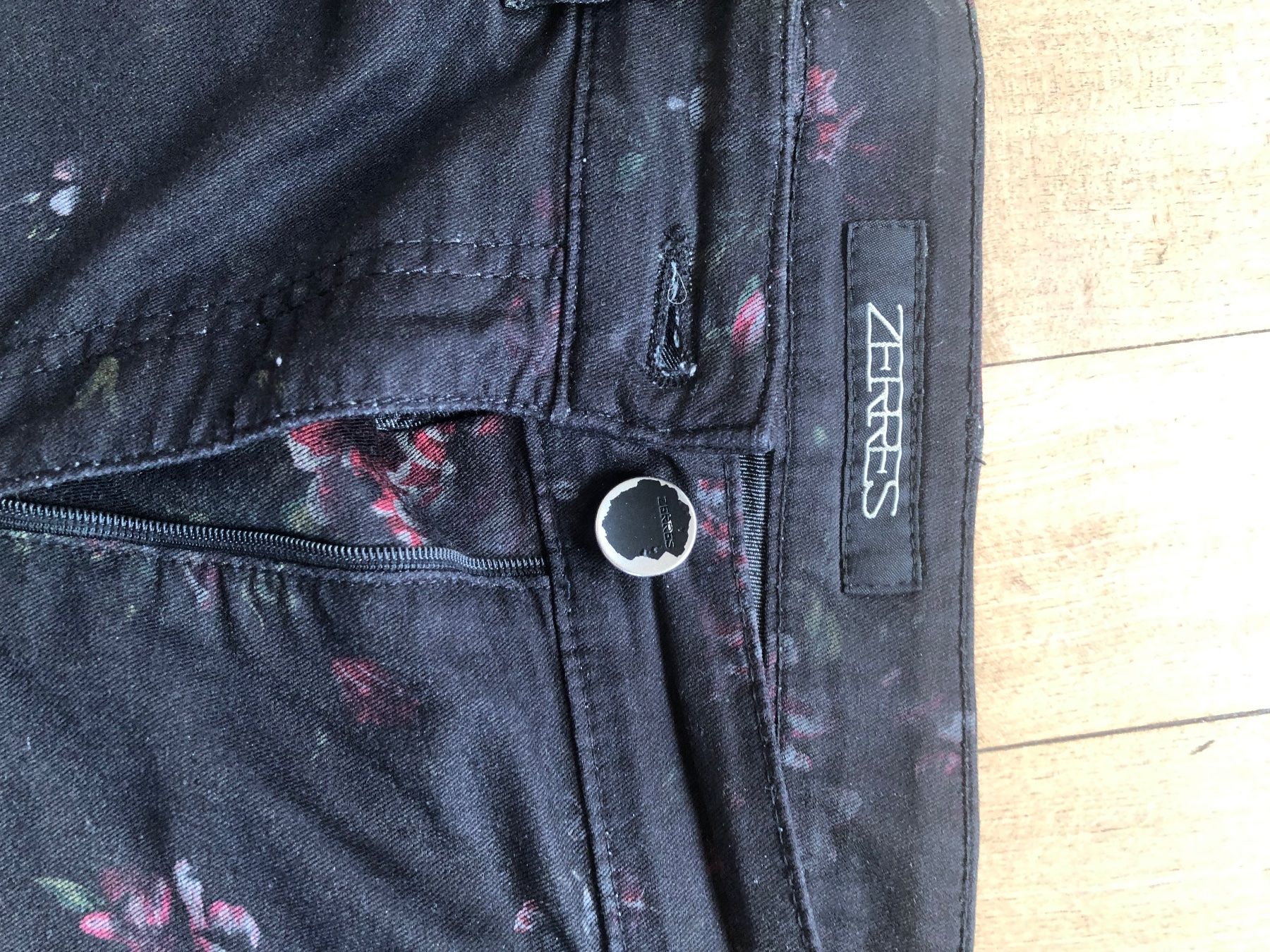 Pantaloni: Hose Zerres mit Rosenmuster, 42 – Usato da Hinwil venduto da dadalina76 1