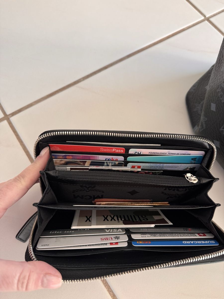 Mcm Sacs femmes: MCM Tasche mit Portmonee – D'occasion à Besenbüren par susanna33 2