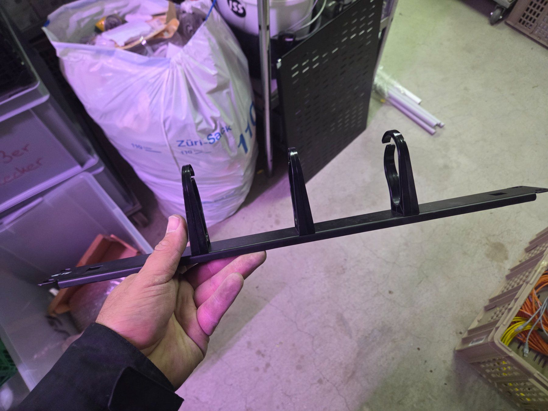 Racks & Cavalletti: Kabelführung 19" Rangierpanel Kabelführungspanel – Usato da Zürich venduto da Alibaba1234 5
