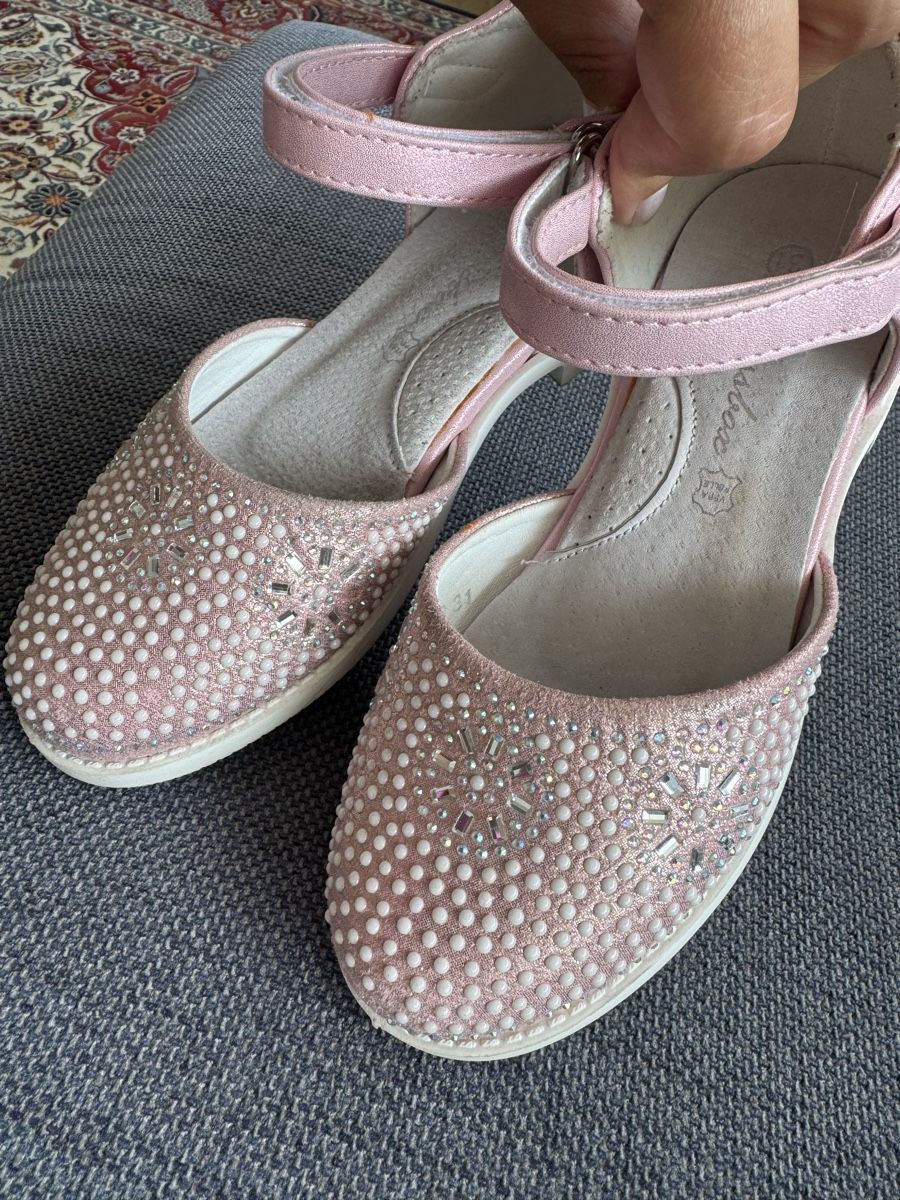 Schuhe für Mädchen: Shoes size 31 – Gebraucht aus Blonay von art_7f87 2