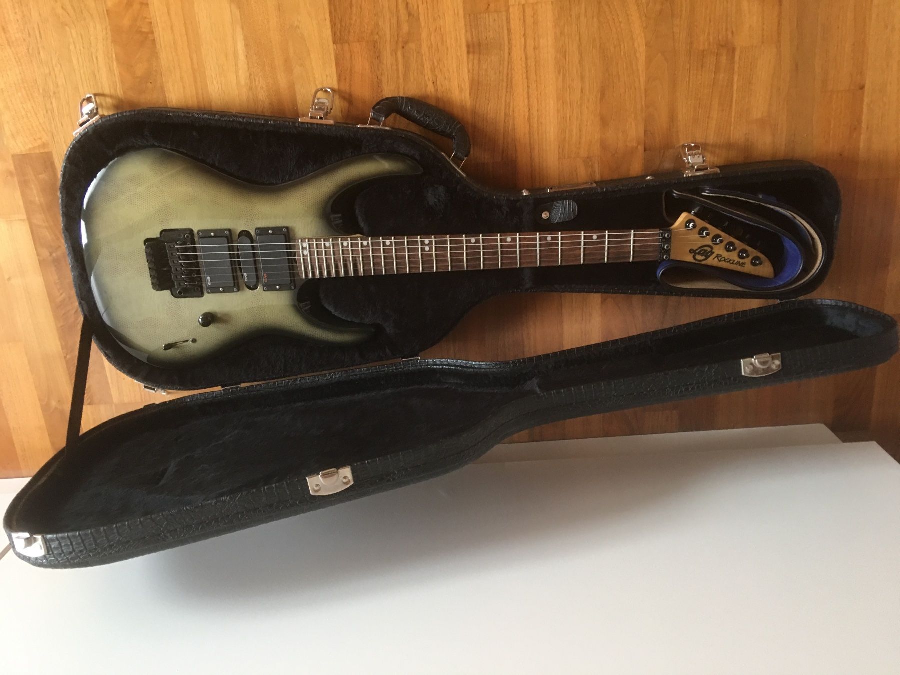 Strumenti musicali: Guitare électrique LAG Rockline snake – Usato da Bassecourt venduto da Sebiseba