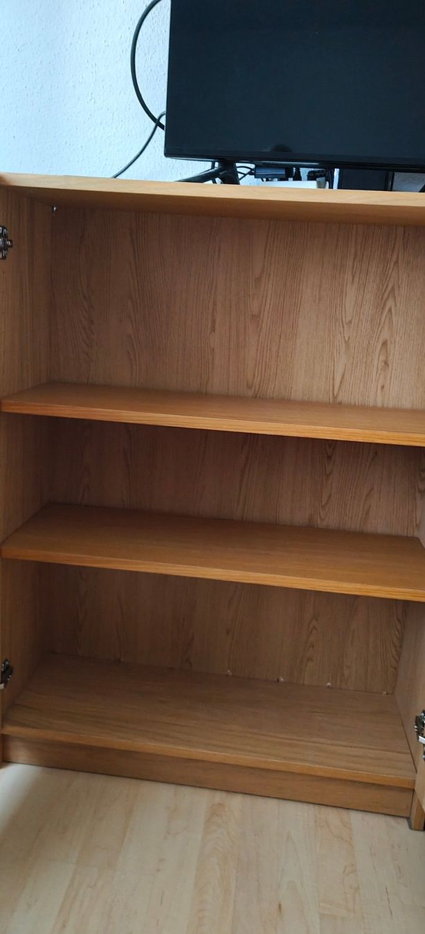 Scaffali: Zwei Billiregale mit Oxbergtüren – Usato da Safenwil venduto da Pluess1000 2