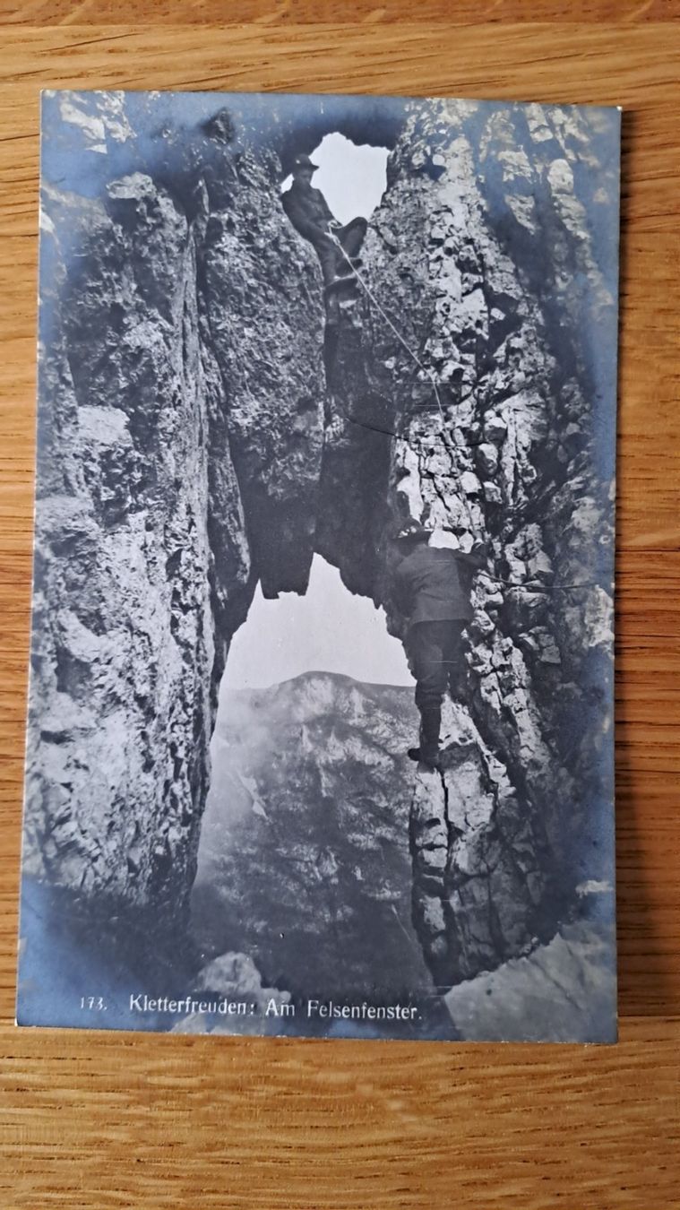 Cartoline postali: Ansichtskarte Kletterfreuden : am Felsenfenster – Usato da Speicherschwendi venduto da allowed-crime