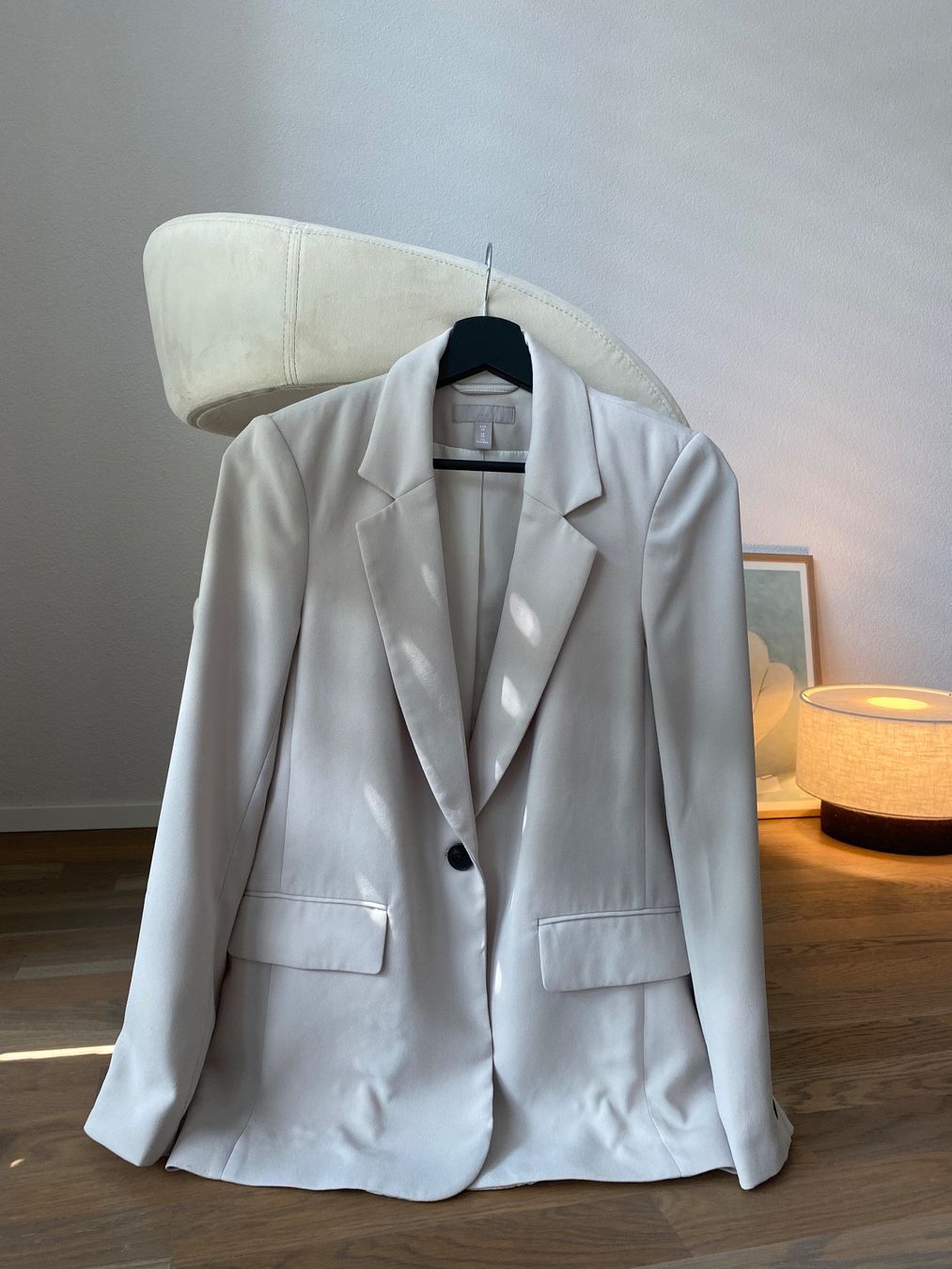 H&M Jacken: Wie neu beige Blazer H&M – Neu (gemäss Beschreibung) aus Langenthal von vik_v5ml