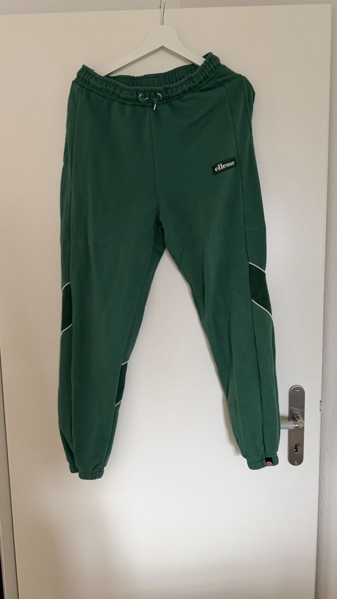 Ellesse Completi: Ellesse Trainingsanzug – Usato da Dulliken venduto da krestik79 2