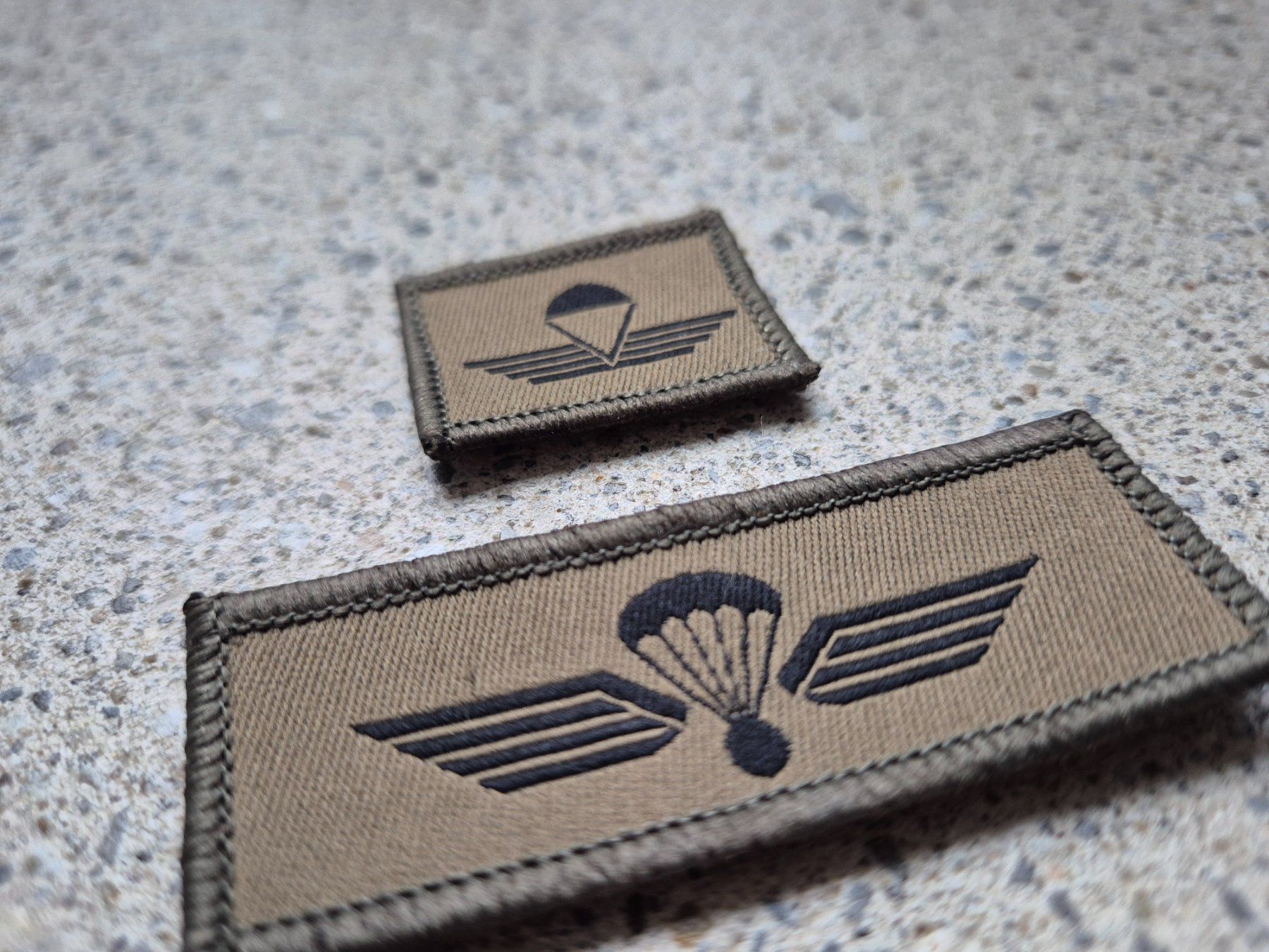 Schweizer Armee Placchette & Badge: *** Abzeichen Set Fallschirmspringer mit klett *** – Usato da Riedholz venduto da fr_sIruP 1