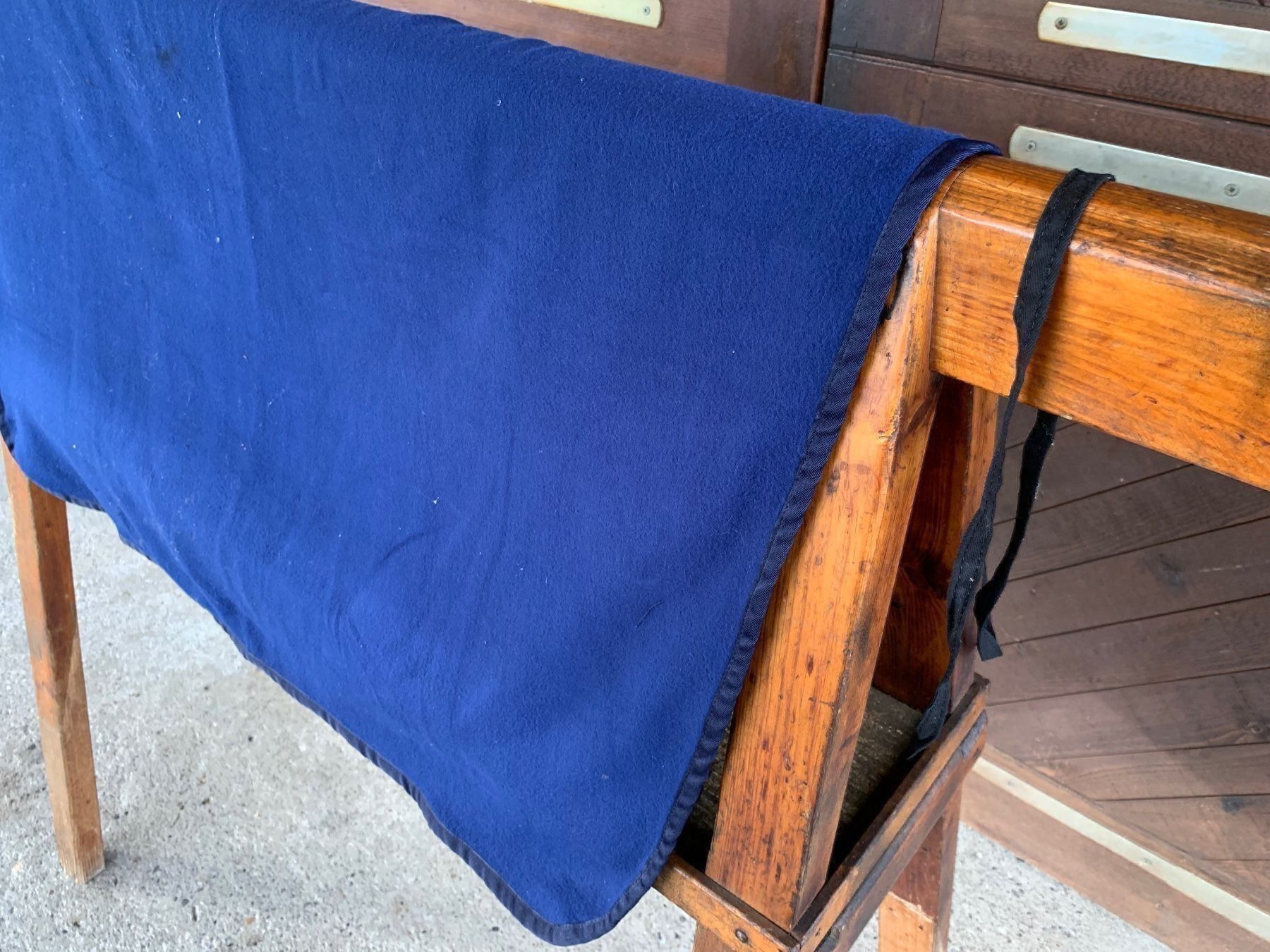 Carrozze: schöne dunkelblaue Bockdecke – Usato da Feldbach venduto da Olive1 4