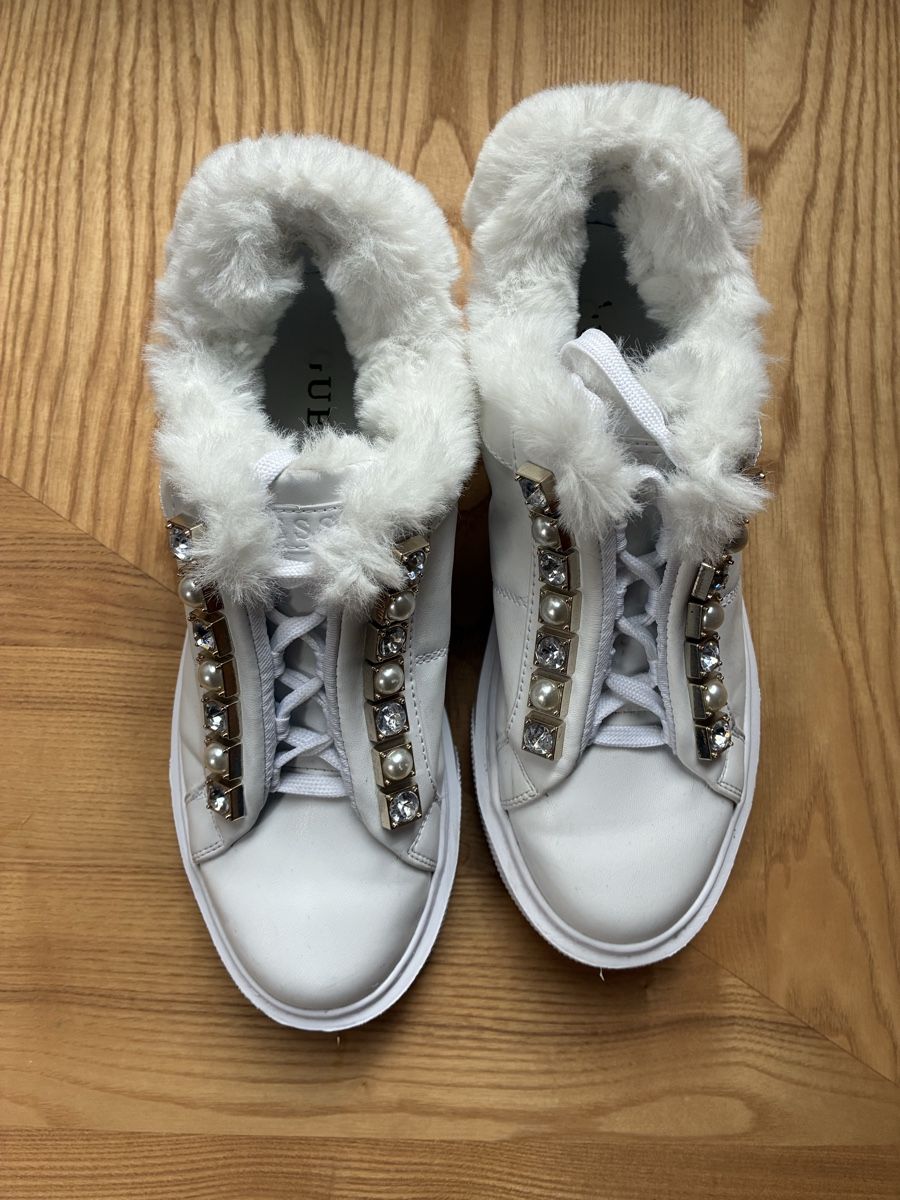 Guess Damenschuhe: Sneakers von Guess Gr. 39 – Gebraucht aus Steffisburg von car_h9ft 1