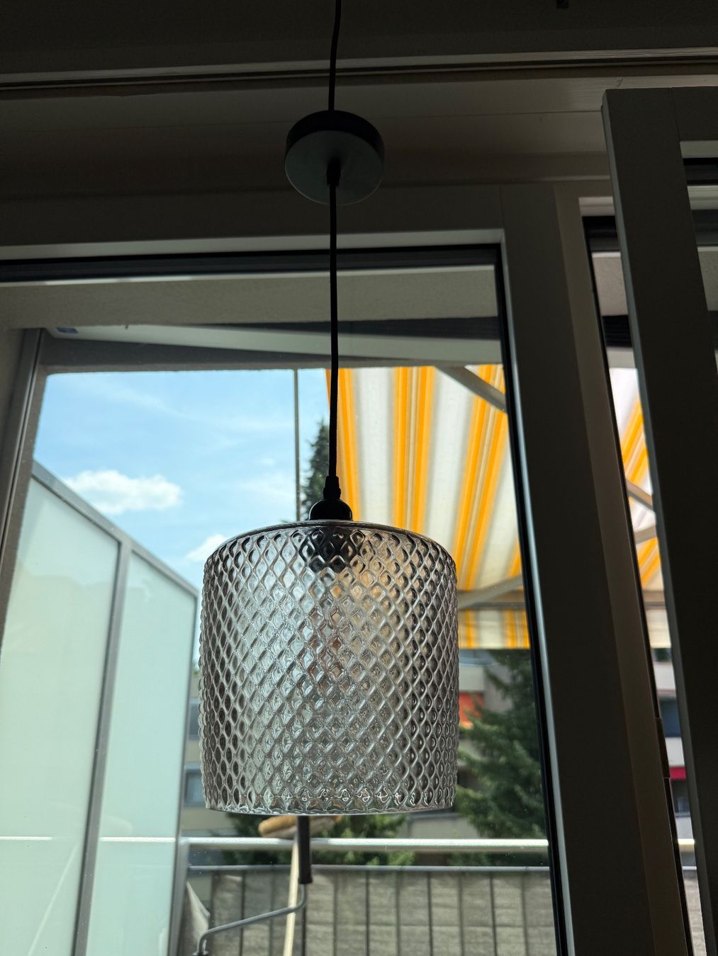 Lampadari & plafoniere: Moderne Pendelleuchte mit strukturiertem Glasschirm – Usato da Zürich venduto da marakg