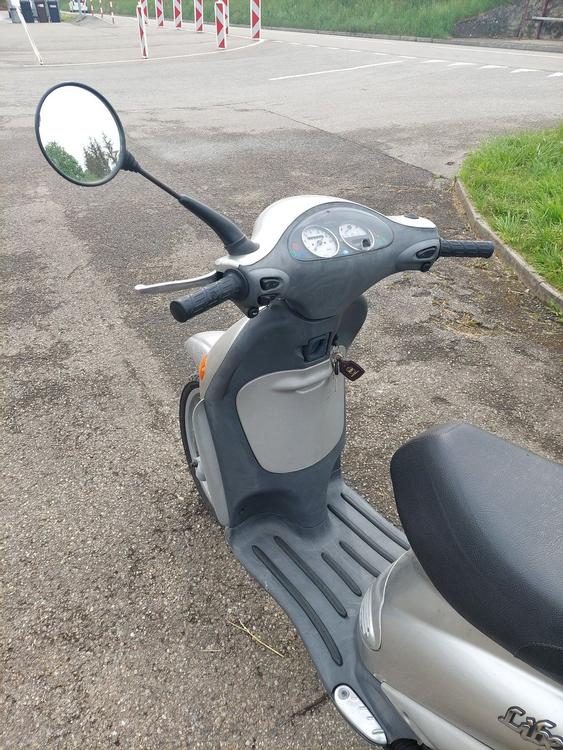 Piaggio Liberty 125 Roller Grossrad