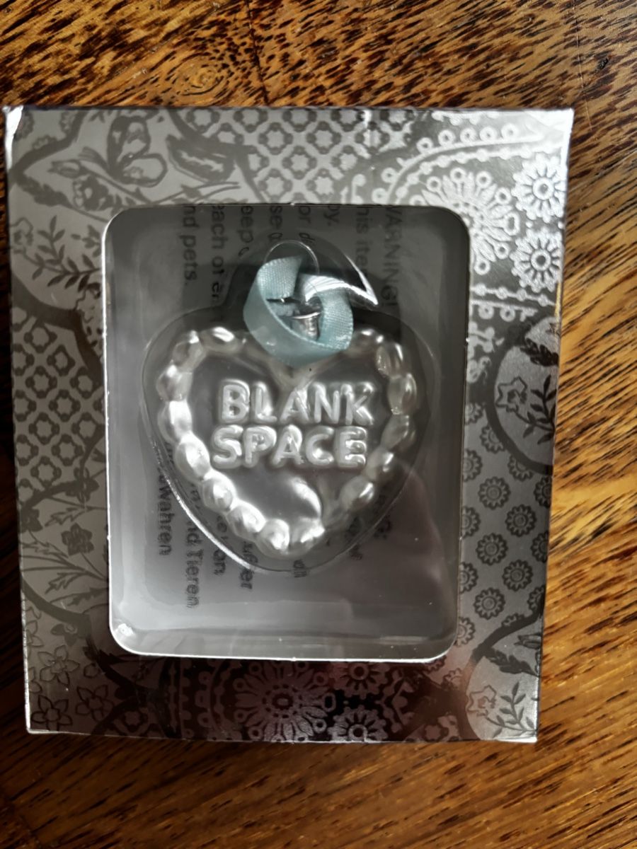 Alle Dekorationen: Taylor Swift Blank Space Cake Ornament – Neu und originalverpackt aus Amriswil von Ka_Sc 2