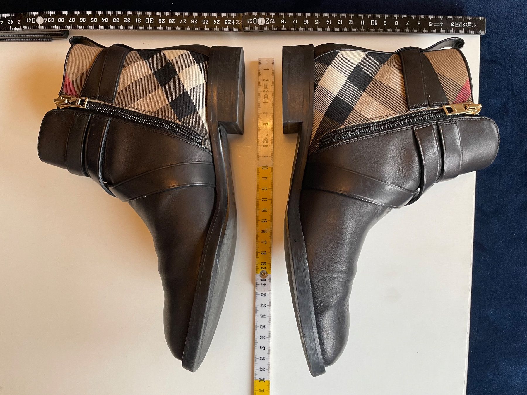 Burberry Scarpe da donna: Burberry Stiefeletten Leder Gr 37.5 – Usato da Unterengstringen venduto da DeaundHeinz 1