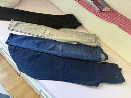 Paket Damenjeans Lee und Mango verschiedene Farben Grösse 36