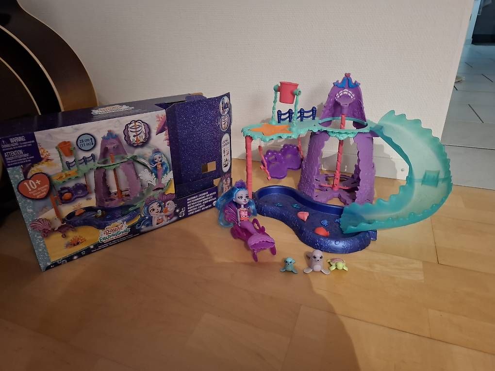 Jouets: Wasserwelt Enchantimals Barbies – D'occasion à Utzenstorf par MvHagen