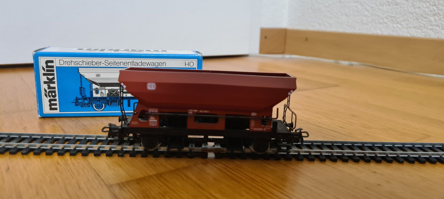 Märklin Modellini di ferrovie: Märklin Drehschieber-Seitenentladewagen – Usato da Steffisburg venduto da losti33 2