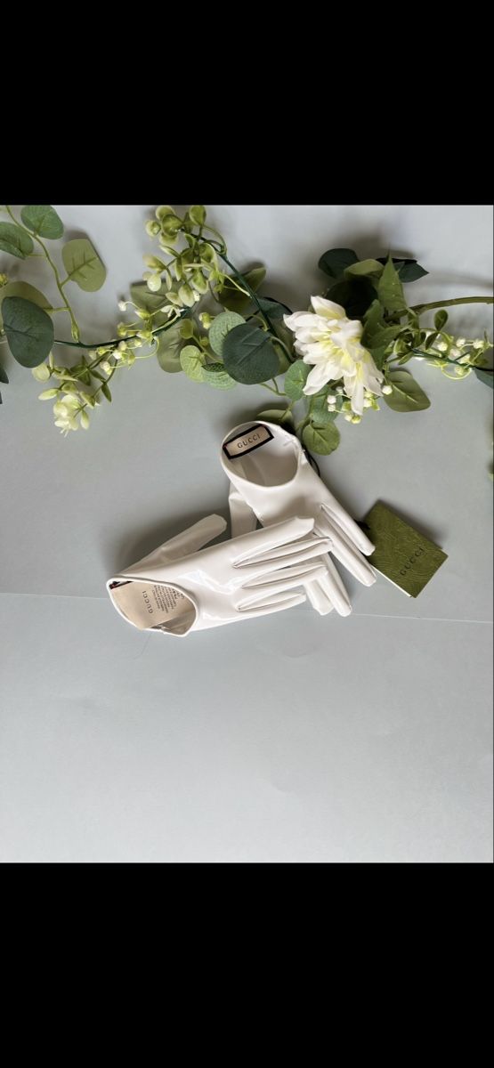 Gucci Guanti & manicotti: GUCCI WHITE GLOVES – Nuovo (secondo la descrizione) da Lausanne venduto da Sylvain_luxury