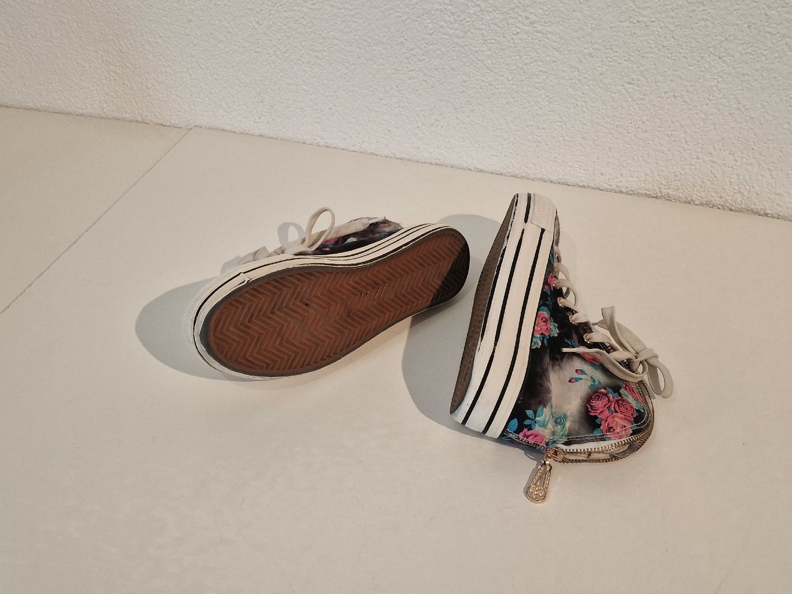 Scarpe per ragazze: Sneakers mit Blumenmuster, Stoff, Grösse 38.5 – Usato da St. Margrethen SG venduto da Goldig 5