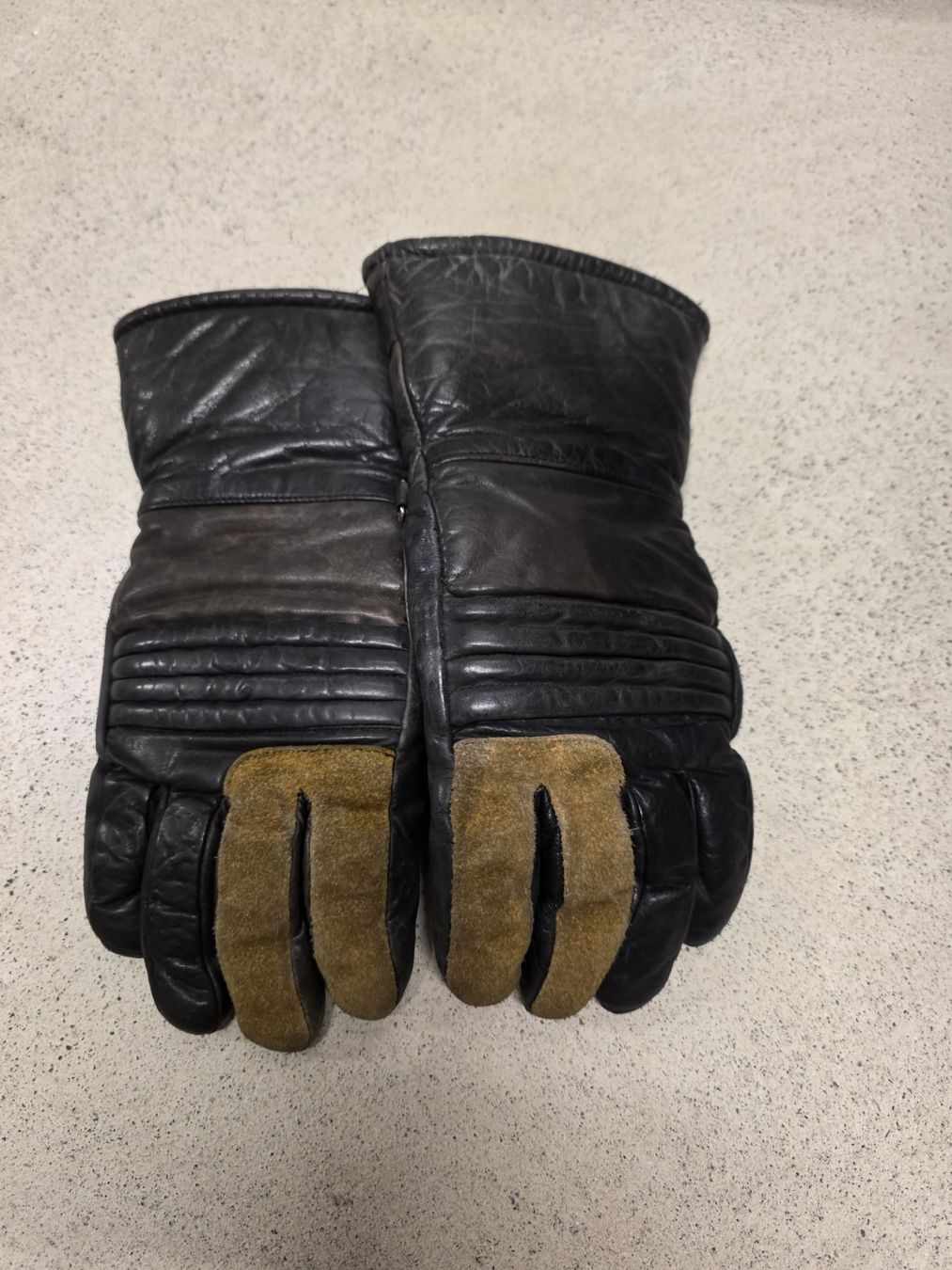 Altri accessori da uomo: Motorradhandschuhe Leder schwarz Grösse M – Usato da Lohn-Ammannsegg venduto da leo6684