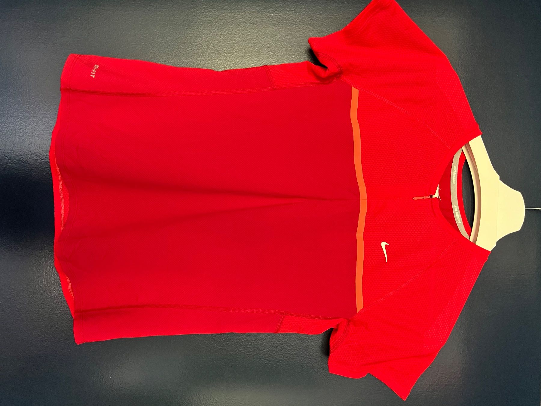 Nike T-shirt: Nike Running Dri-Fit Shirt – Usato da Zürich venduto da Danielan0