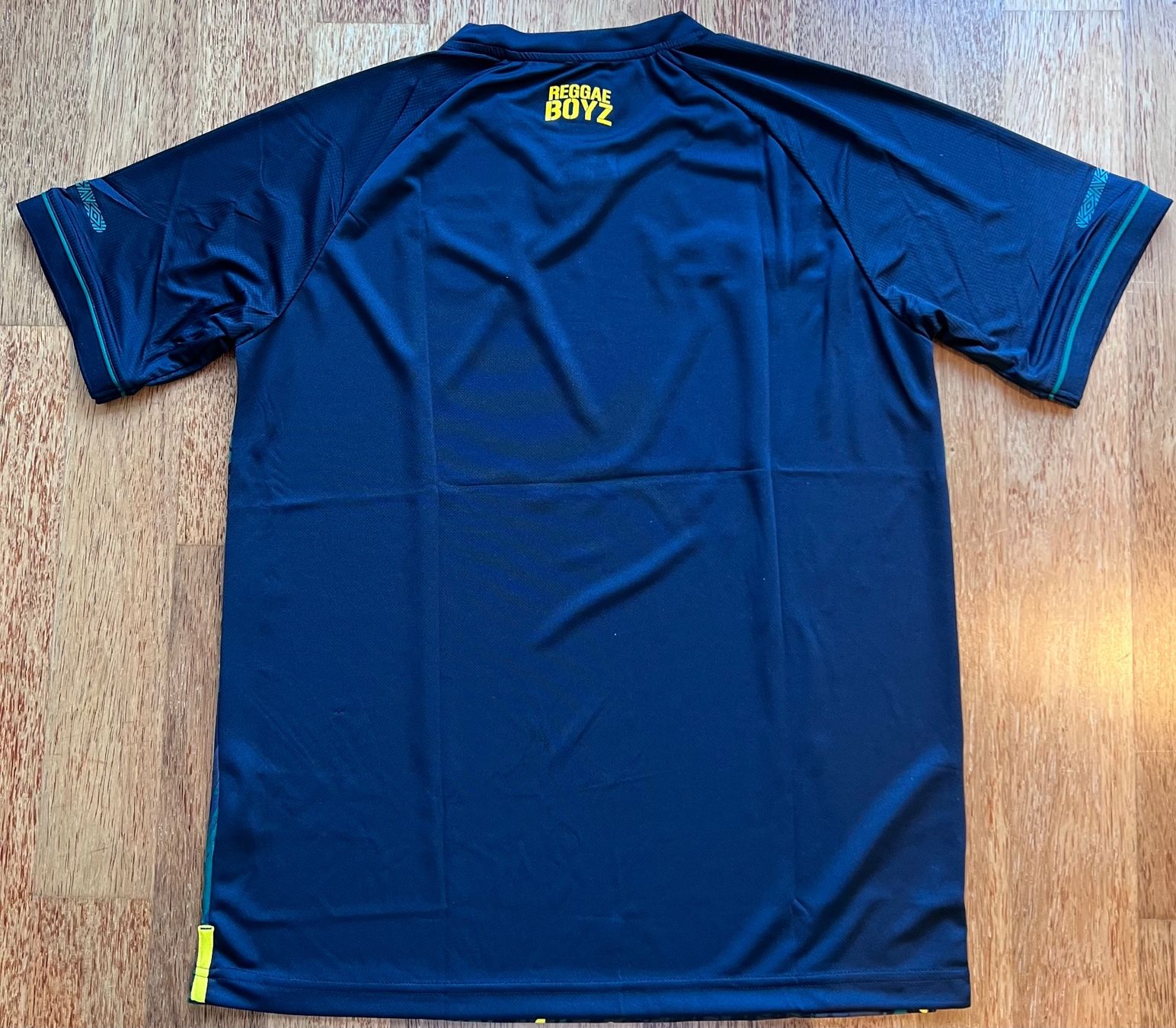 Umbro Canottiere & Pantaloni: Jamaika Away Shirt - 2021/22 – Nuovo (secondo la descrizione) da Hermetschwil-Staffeln venduto da Beat131 1
