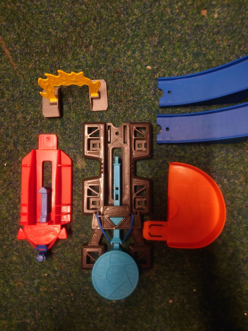 Hot Wheels Giocattoli: Hot Wheels Track Builder System Konvolut, Winter-Spass! – Usato da Wettingen venduto da l_i500 4