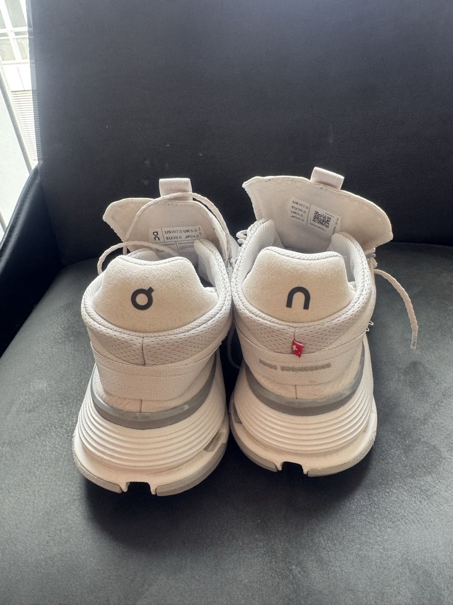 On Scarpe da donna: On Cloudnova Sneaker Weiss 38.5 – Usato da Zürich venduto da LuxuryJewellery