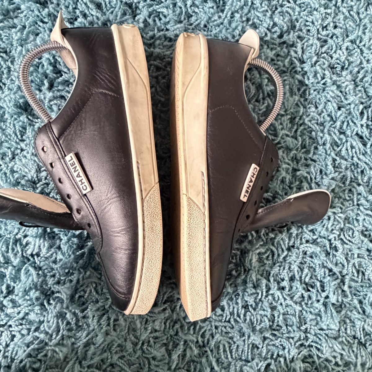 Chanel Scarpe da donna: Chanel Black Leather trainers Size 39 EU Used – Usato da Kloten venduto da liu_65tx 1