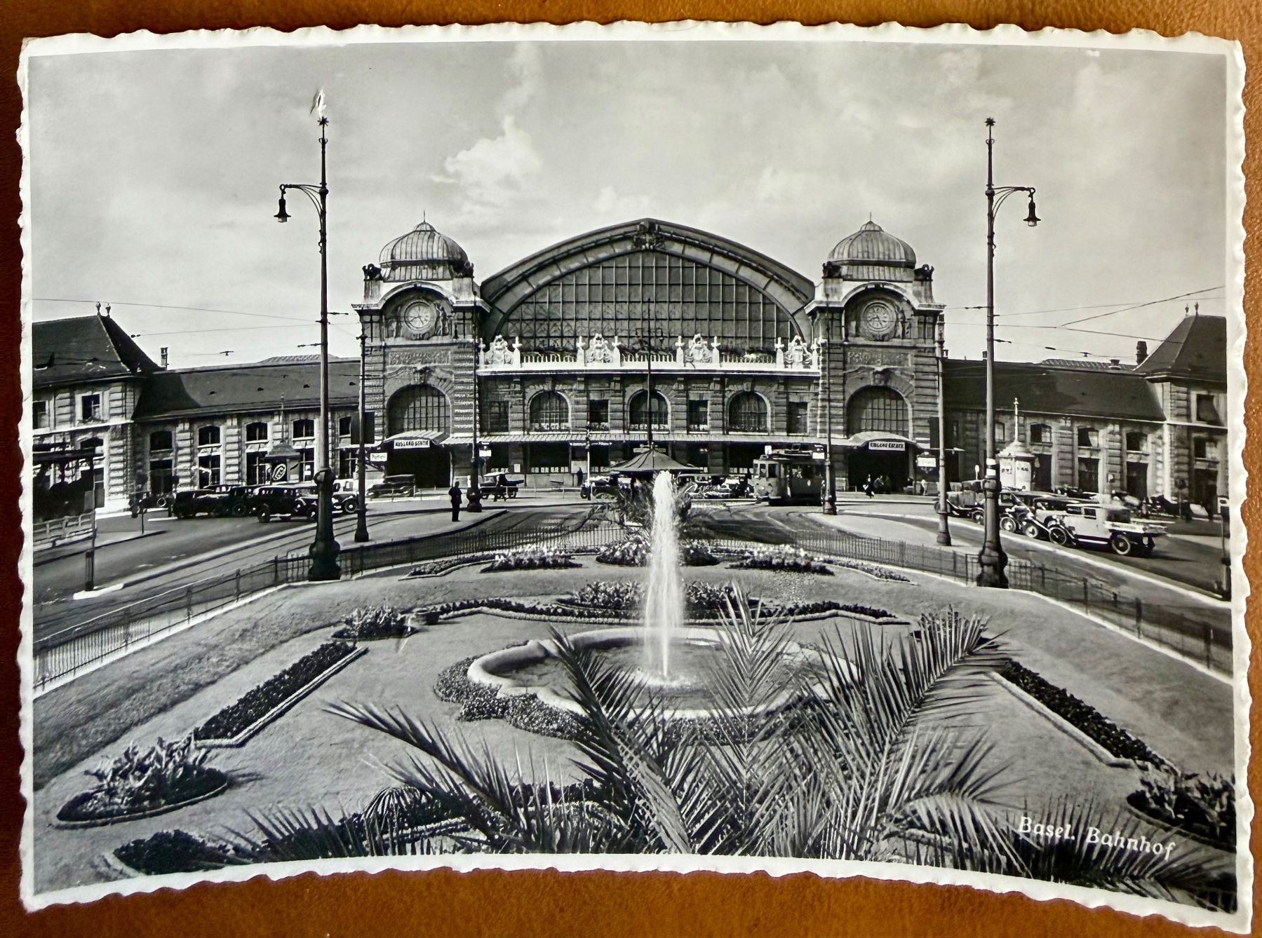 Cartoline postali: Basel - Bahnof - Tram & Voitures 1939 – Usato da Lutry venduto da Ediego