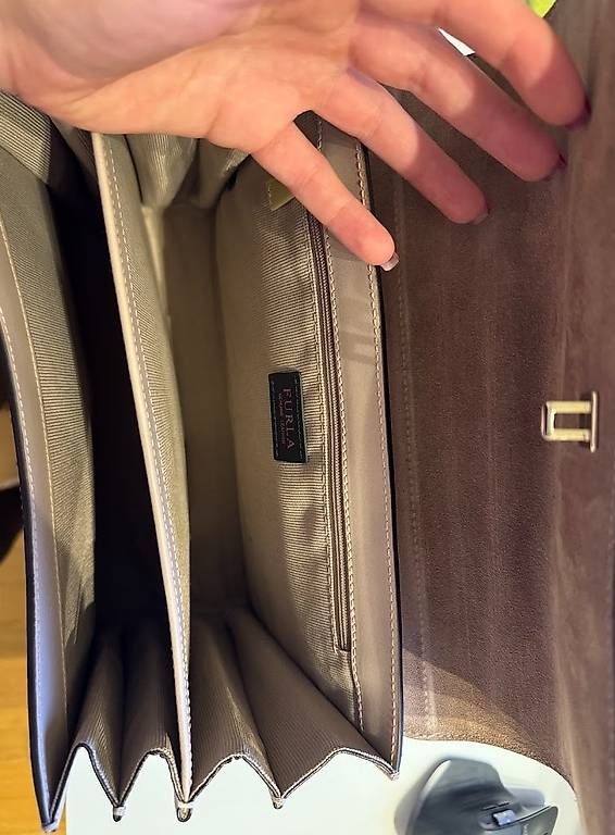 Taschen für Damen: Mittelgrosse Tasche Furla – Gebraucht aus Zürich von ani_m8q2 1