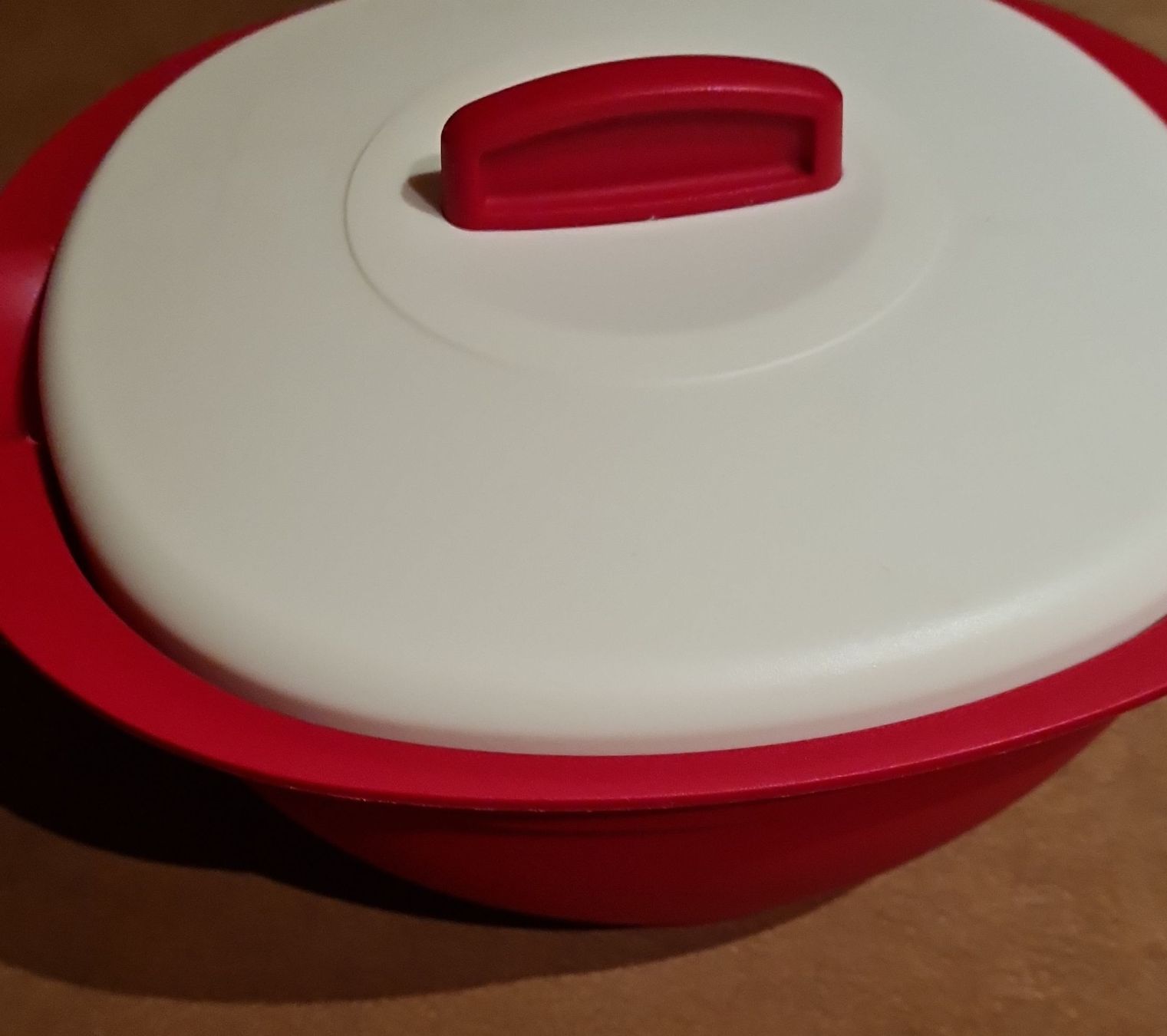 Tupperware Contenitori & Simili: Tupperware Schüssel mit Deckel, rot/weiss – Nuovo (secondo la descrizione) da Münsingen venduto da Cuci31