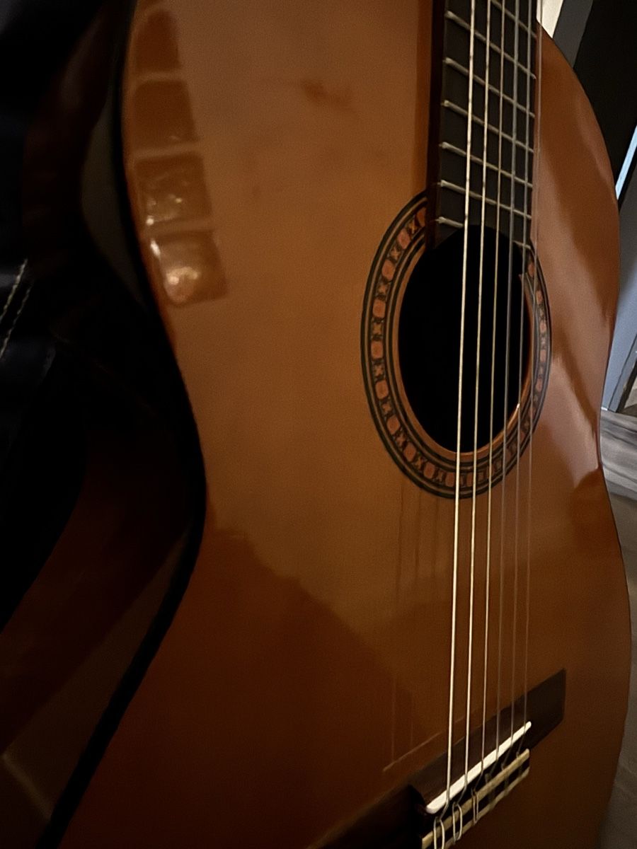 Yamaha Strumenti musicali: Guitare Classique Yamaha – Usato da Le locle venduto da cla_nv8m 3