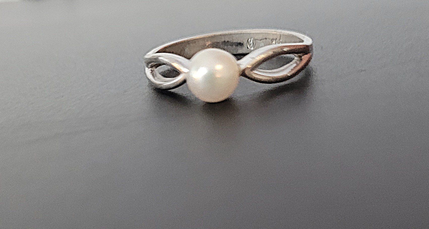 Anelli: Bague élégante avec une perle – Nuovo (secondo la descrizione) da Genève venduto da ELISABETHF03 1