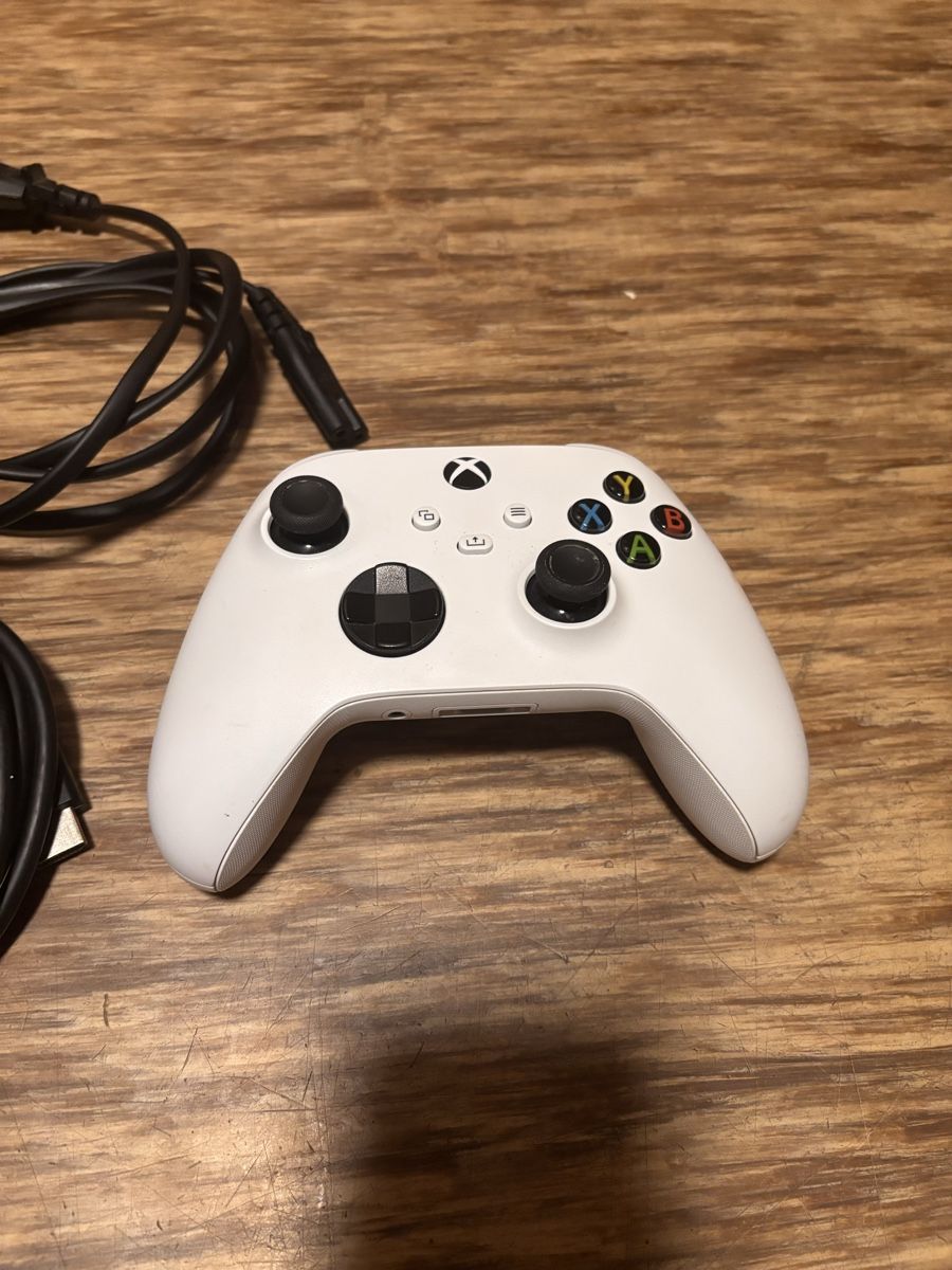 Microsoft Console: Xbox series X 1 Terabyte Mit kabeln und 2 controller – Usato da Grindelwald venduto da jec_28gv 3