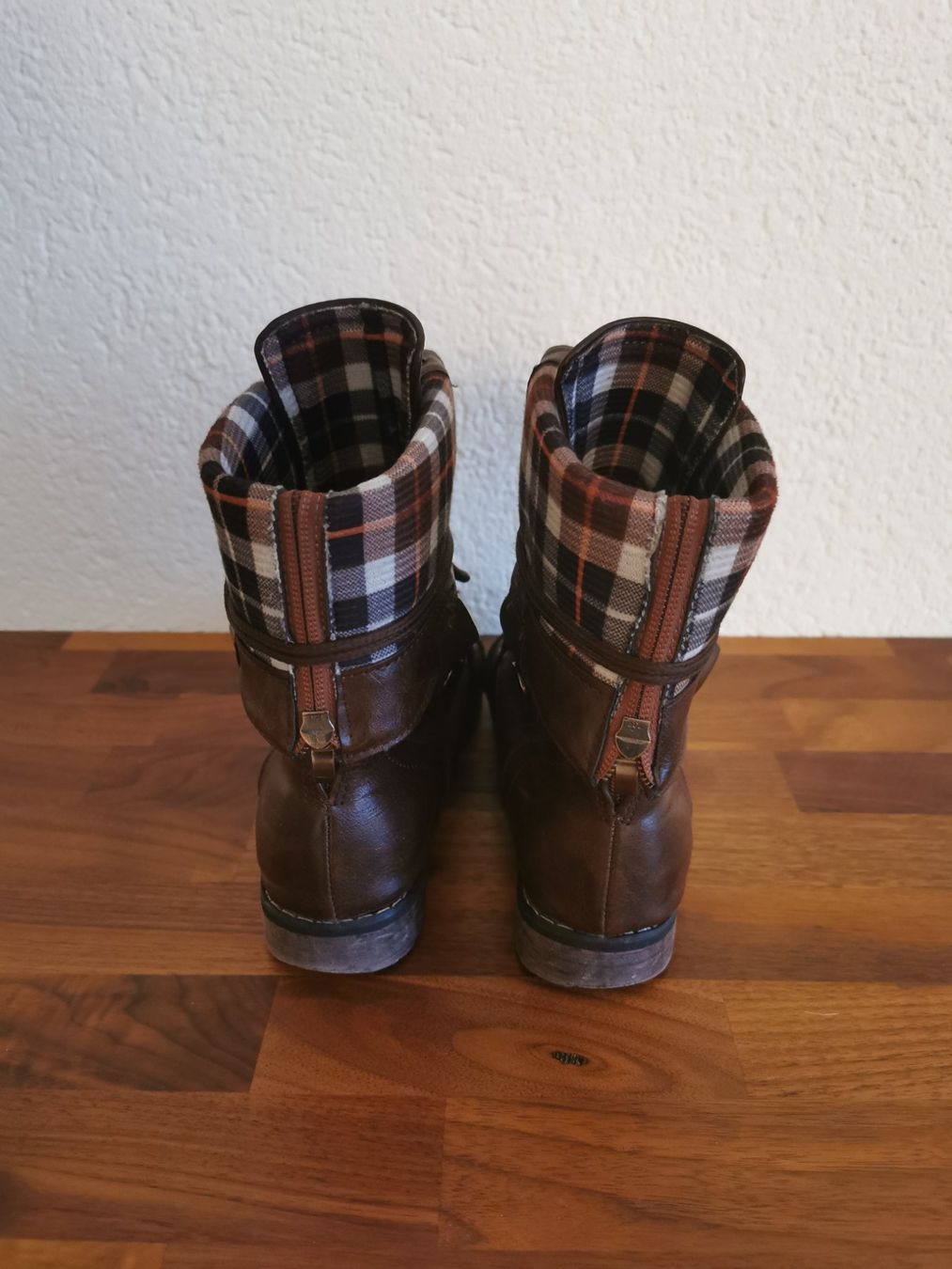 Scarpe da donna: Braune Stiefeletten mit Karo Muster Gr. 37 – Nuovo (secondo la descrizione) da Boniswil venduto da Totomat-Lady2 2