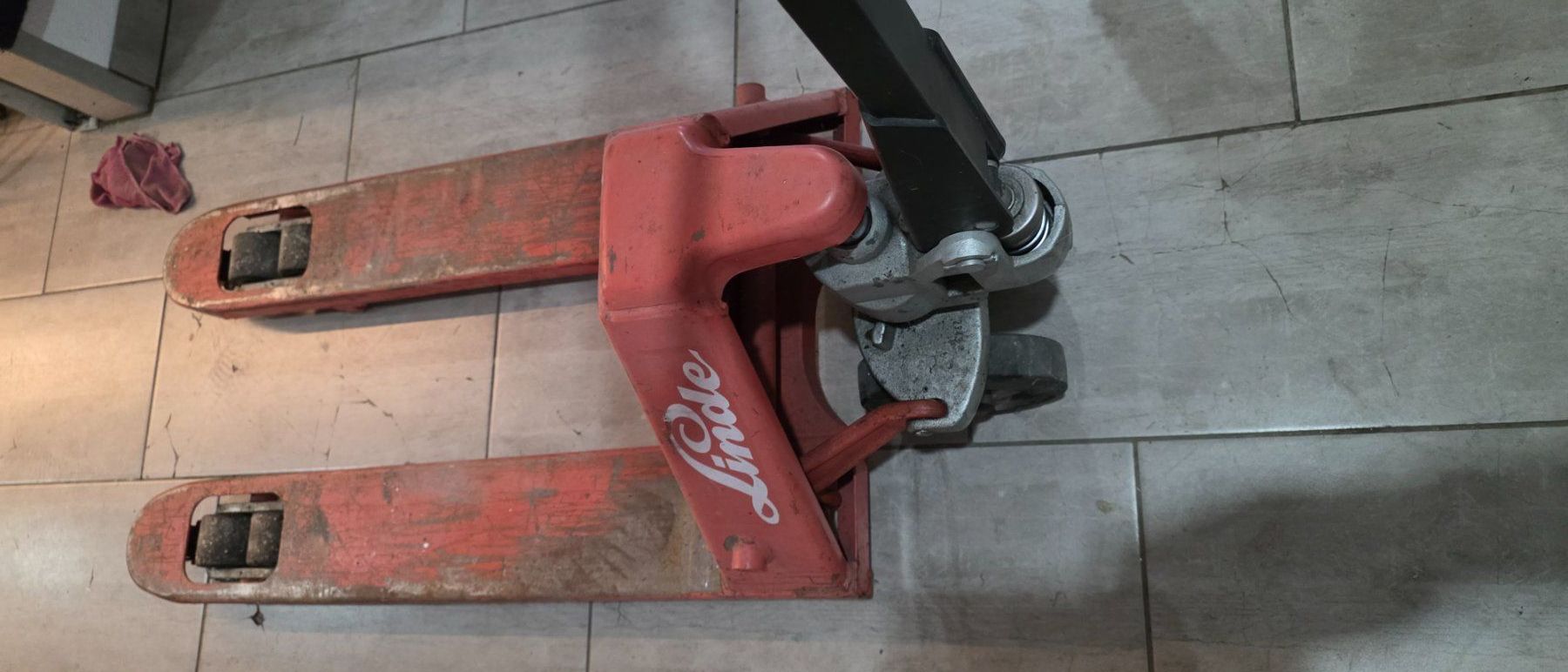 Linde Carrelli elevatori e a forche: Linde Palettenrolli Handhubwagen – Usato da engelberg venduto da Hofi76 1