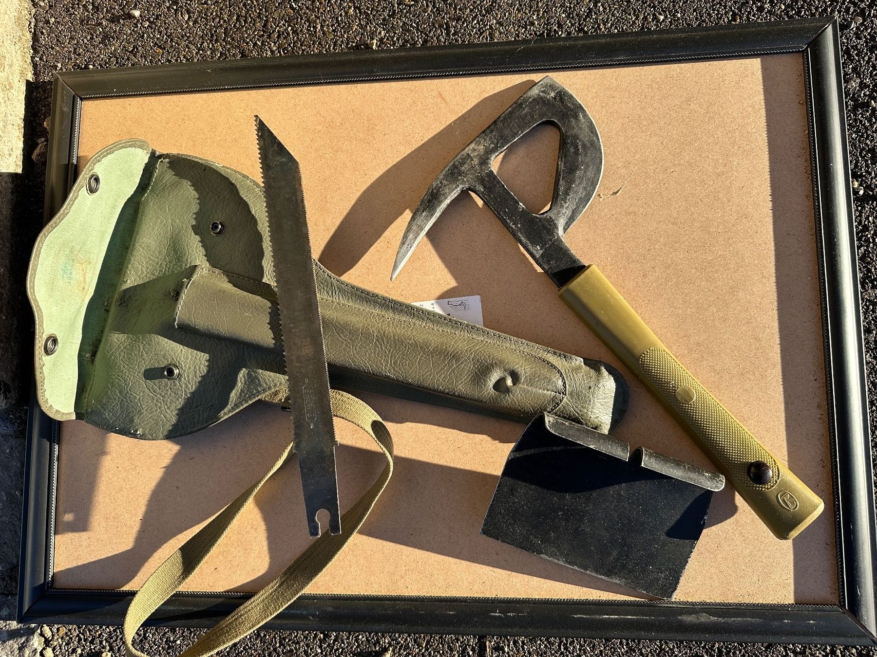Armée suisse Tous les outils: Bergebeil Schweizer Armee Brenig komplett – D'occasion à Zürich par atlantis77