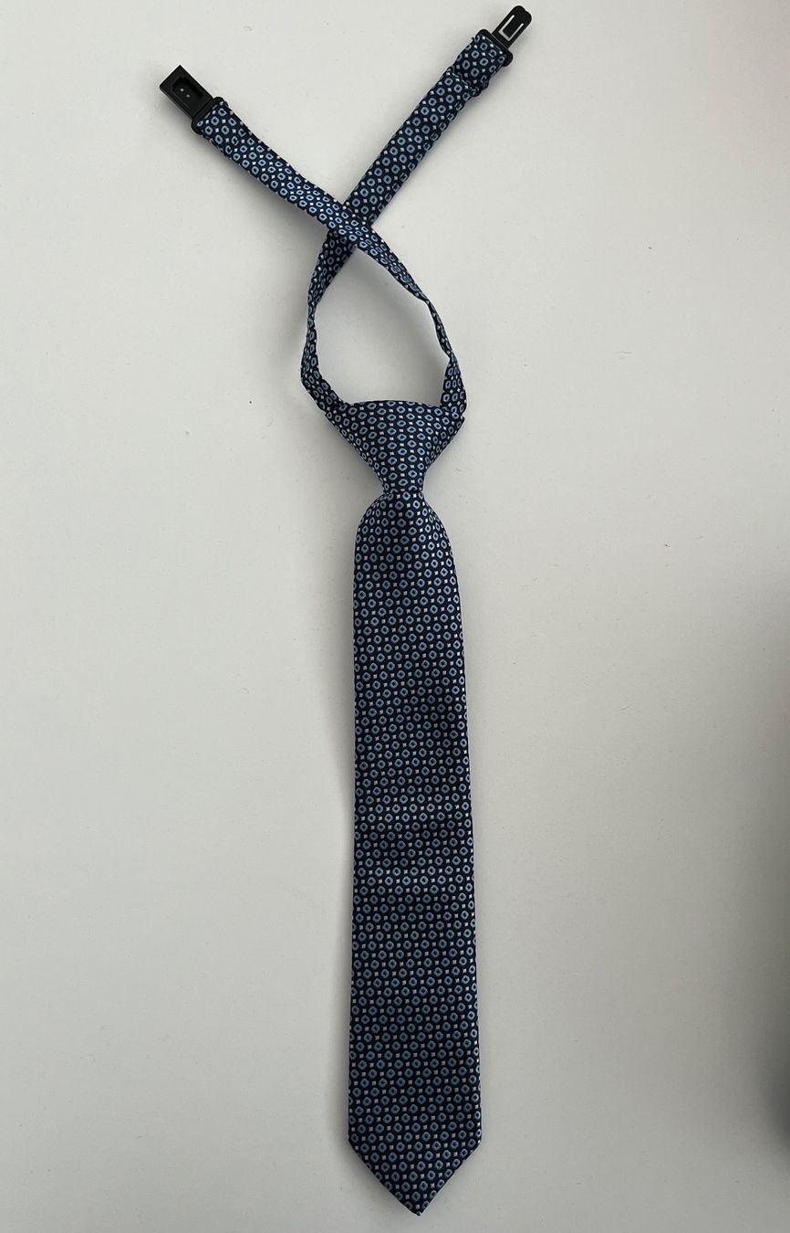 Altro abbigliamento per bambino: Dunkelblaue Kinderkrawatte mit Muster - Top Zustand! – Usato da Bottenwil venduto da tob_f5yd