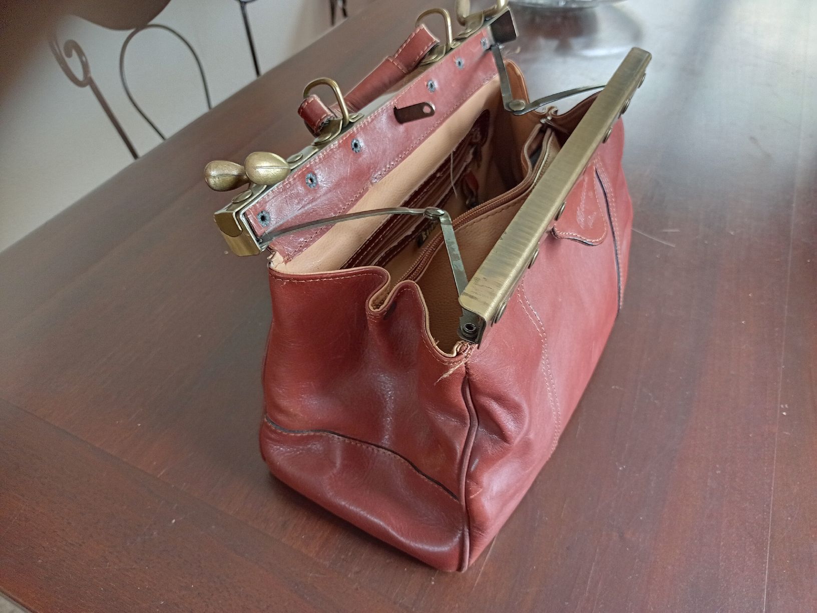 Borse da donna: sac à mains katana, doctorbag – Usato da Monthey venduto da 04Elisa 2