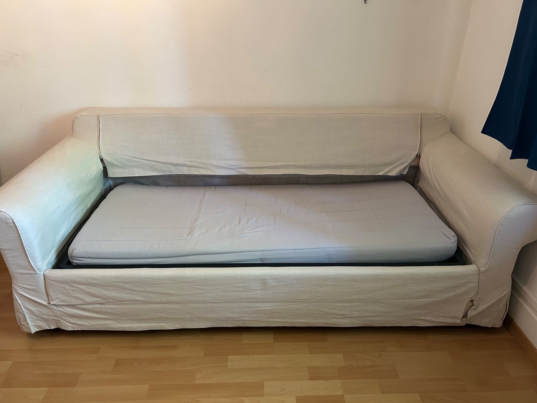 Ikea Divani: Regale und Schlafsofa – Usato da Zürich venduto da upita 2