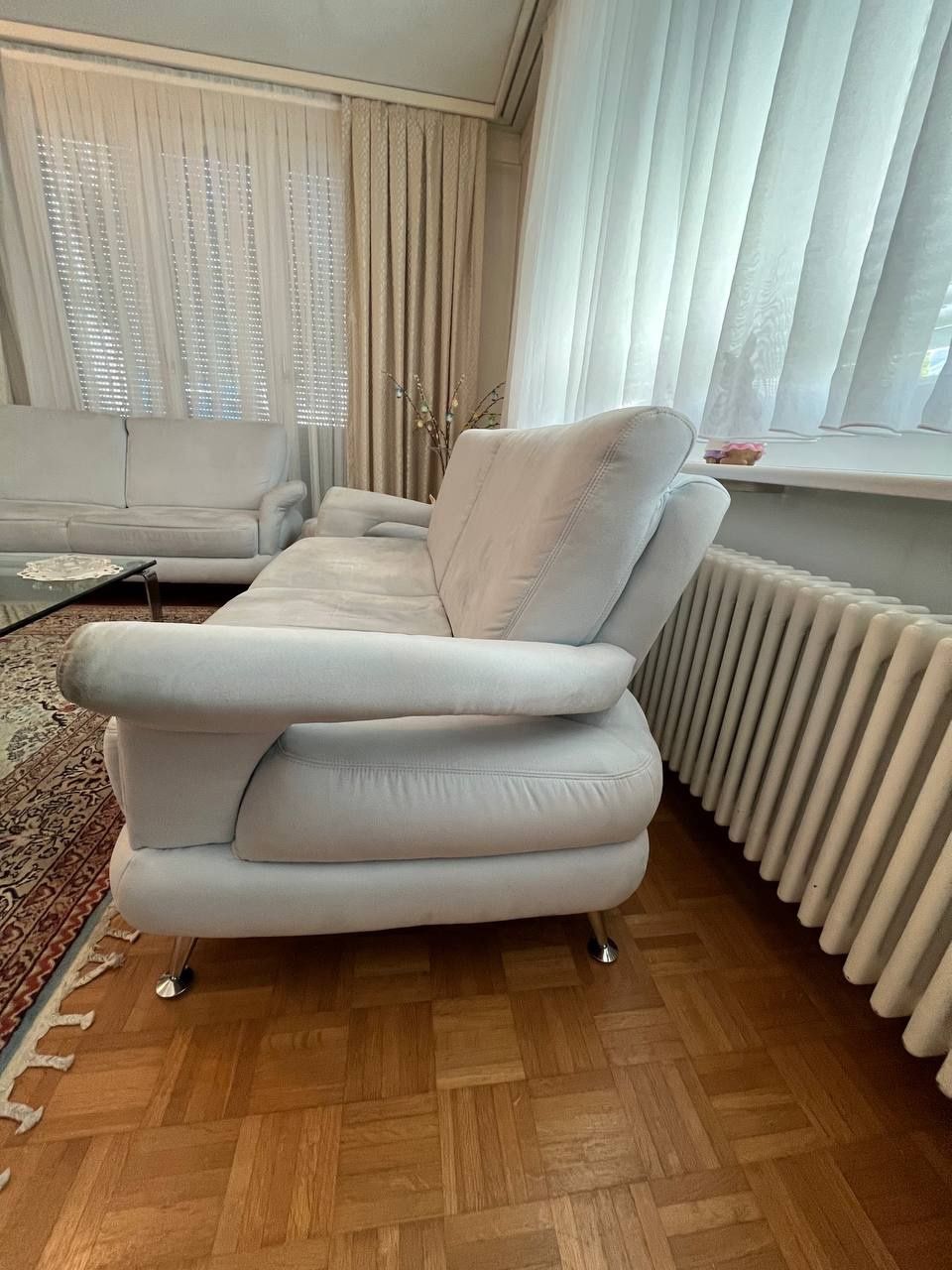 Divani: 2 hellblaue Sofas und 1 Sitzhocker aus Wildleder – Usato da Siebnen venduto da mel_b_789 1