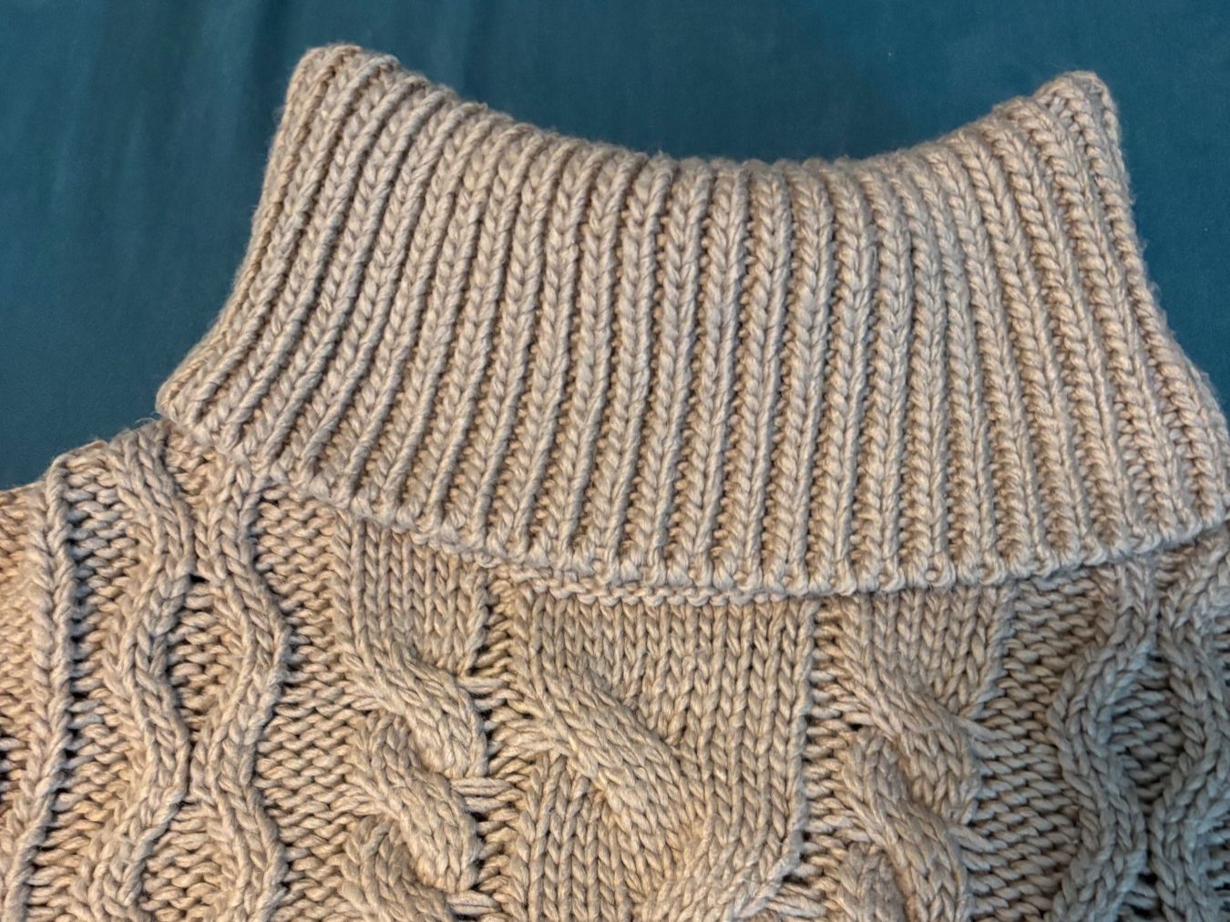 H&M Maglioni & Felpe: Damen Strickpullover Zopfmuster beige Rollkragen – Usato da Bülach venduto da bjoernbenny 3
