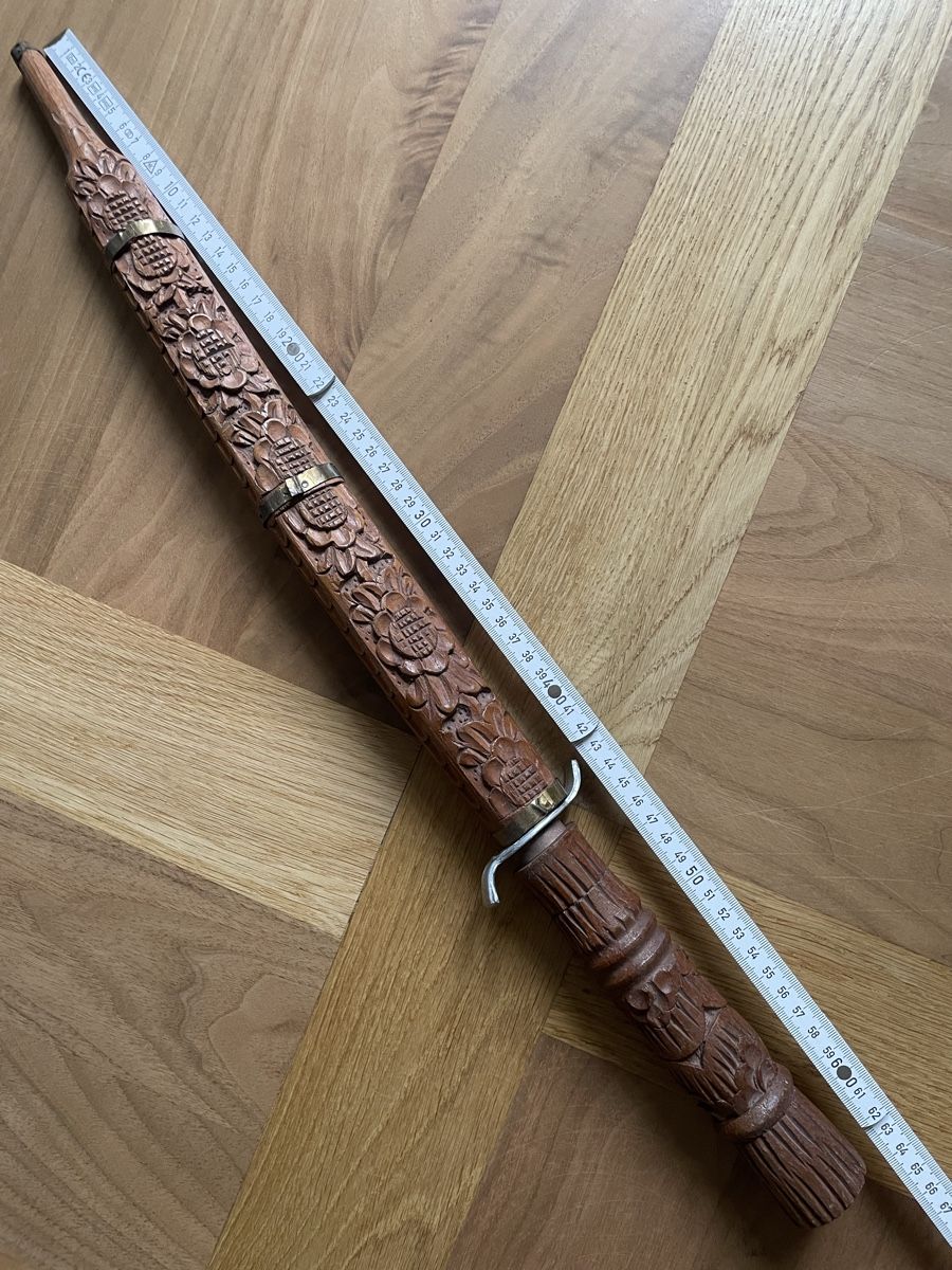 Autres collections & raretés: Dolch mit handgeschnitzter Holzscheide – D'occasion à Fribourg par Mymikrakra01 2