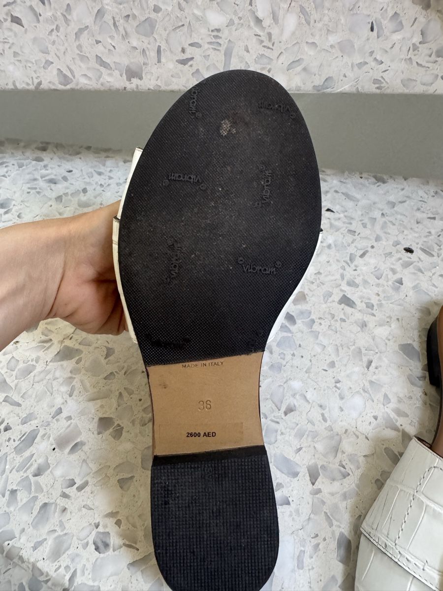 Chloé Damenschuhe: Chloe Sandals white embossed leather size 36 with box – Gebraucht aus Bevaix von Charlene18 4