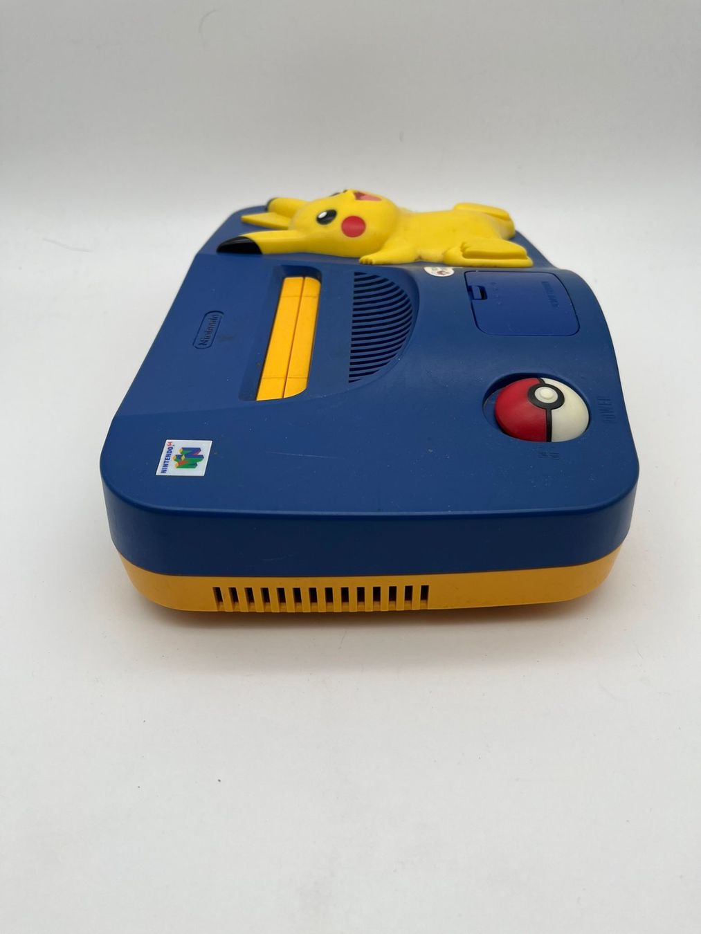 Nintendo Konsolen: Nintendo 64 Pikachu Special Edition + Controller N64 Pokemon – Gebraucht aus St. Gallen von  3
