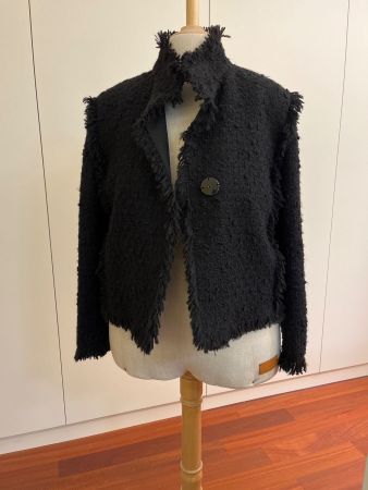 Schwarze Boucléjacke von AKRIS punto Gr. 38