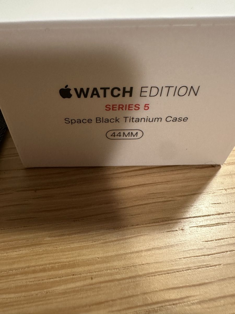 Apple Smartwatch: Apple Watch 5 Titanium Cellular mit 3 Armbändern – Usato da Glattpark(Opfikon) venduto da ZHINCITY 2