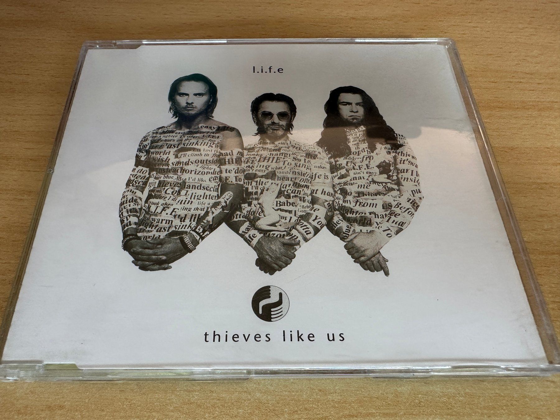 CDs: Thieves Like Us – L.i.f.e - Maxi  Single CD – D'occasion à Rikon im Tösstal par Alpenmutz