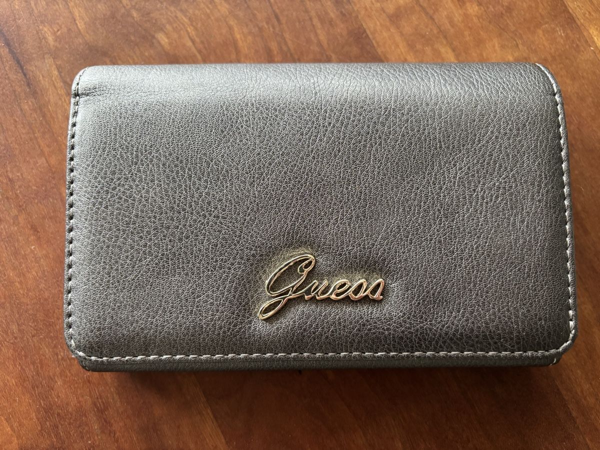Guess Portamonete: GUESS Geldbörse NEU – Nuovo (secondo la descrizione) da Ernetschwil venduto da Csunday
