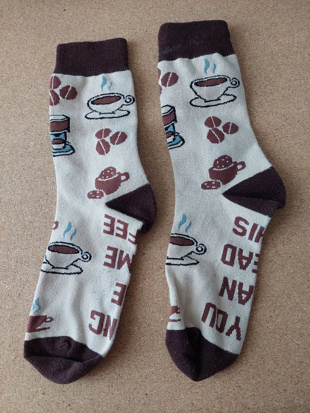 Socken: Socken mit Kaffee – Gebraucht aus Neftenbach von Joyvdberg